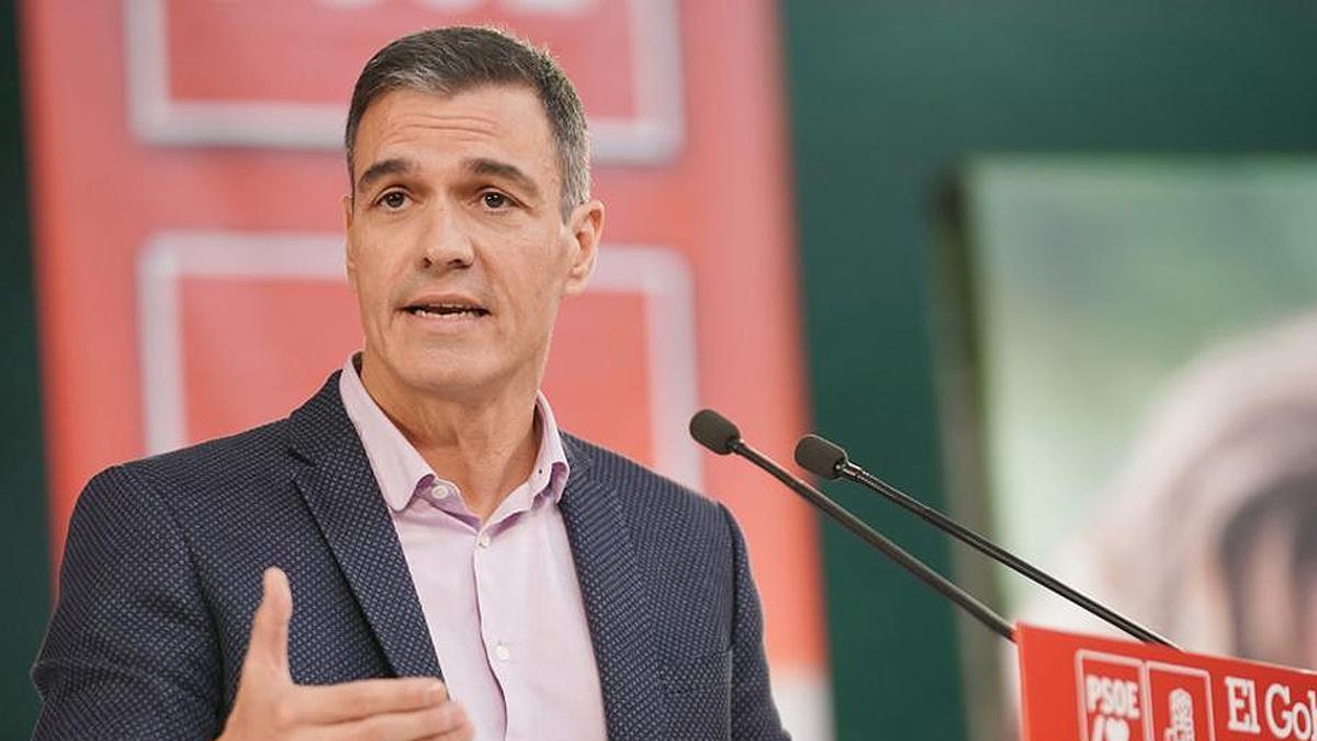 Pedro Sánchez interviene en un acto del PSOE en Vitoria.