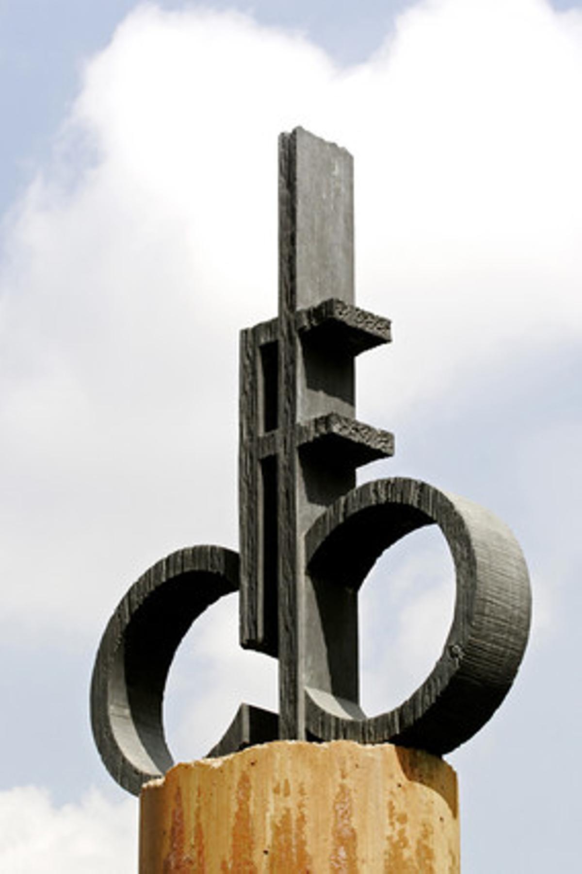 Monument als socis i a les penyes del Barça a la Masia, avinguda Joan XXIII de Barcelona. 