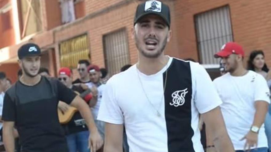 Fotograma del videoclip «Mi barrio» dedicado a El Acequión.
