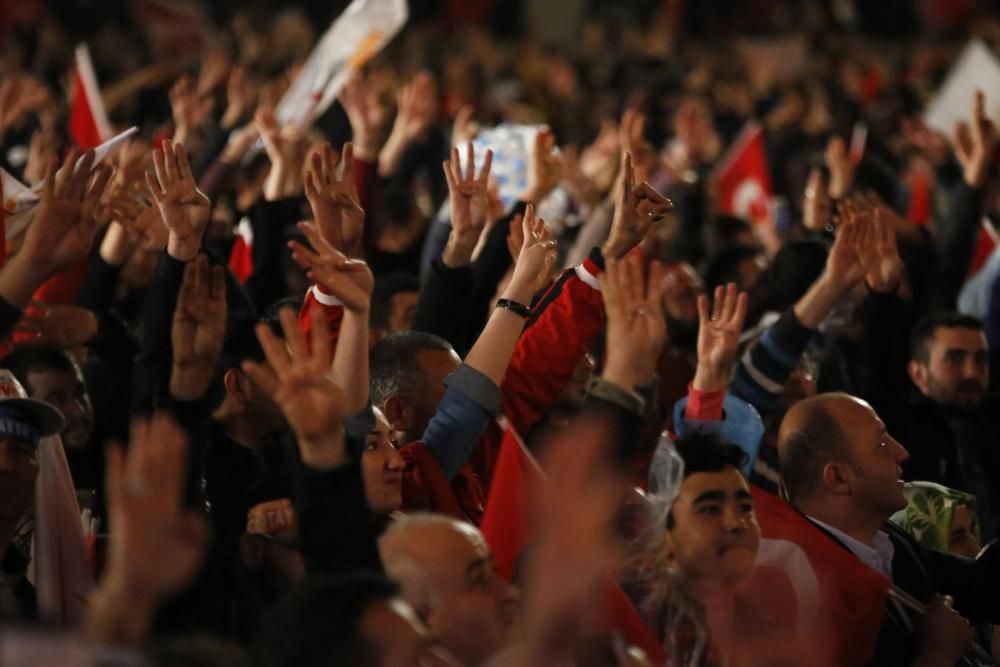 Erdogan gana el referéndun constitucional en Turquía