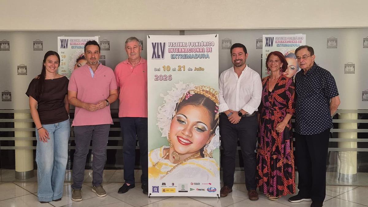 Presentación del Festival Folklórico Internacional de Extremadura.