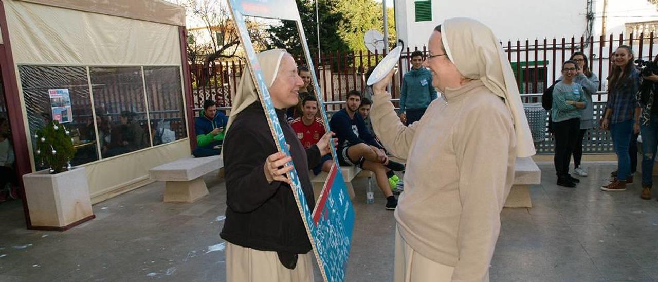 Tartazos a las monjas en la jornada solidaria del CESAG.