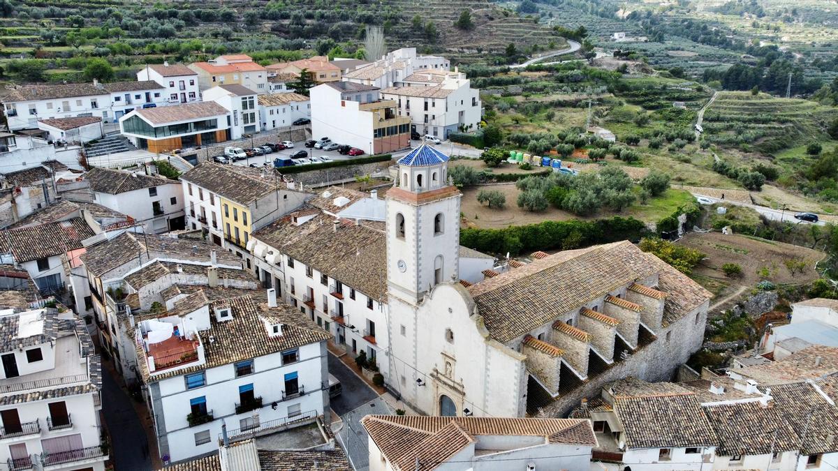 Foto aérea del pueblo de Benimantell.