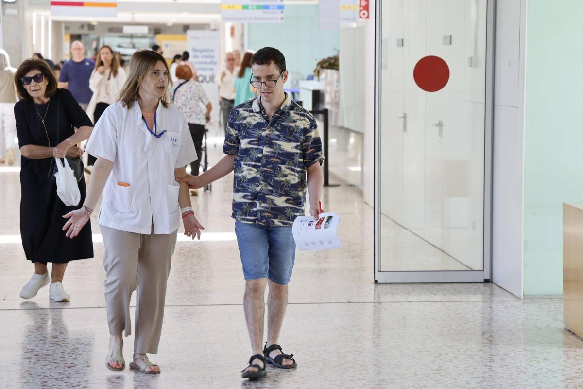 Salt. Hospital Santa Caterina. Presentacio del projecte Facil IAS, un programa pioner a Catalunya en l’accessibilitat de l’atencio sanitaria a les persones amb discapacitat intel·lectual.