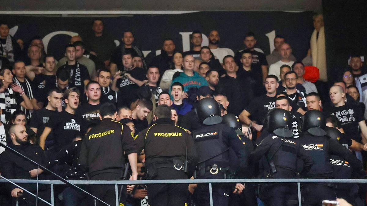 Los aficionados del Partizan se enfrentaron a las fuerzas de seguridad