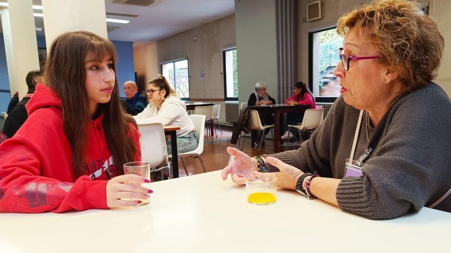 Estudiants berguedans acosten les noves tecnologies a la gent gran per combatre l&#039;aïllament