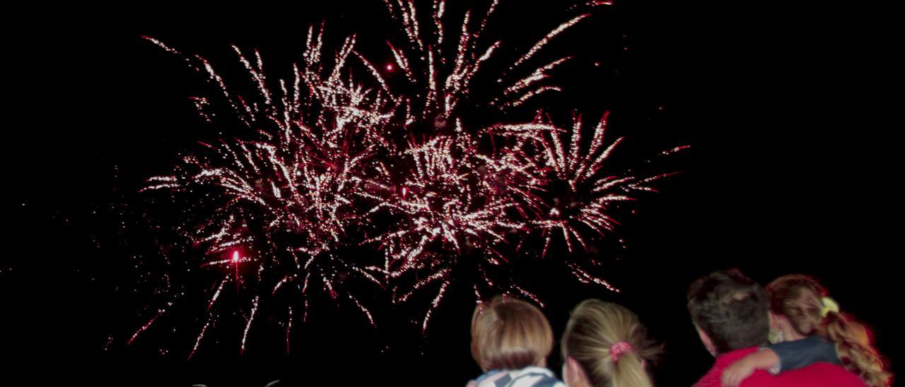 Fuegos artificiales en la pasada noche de San Juan en Badajoz.