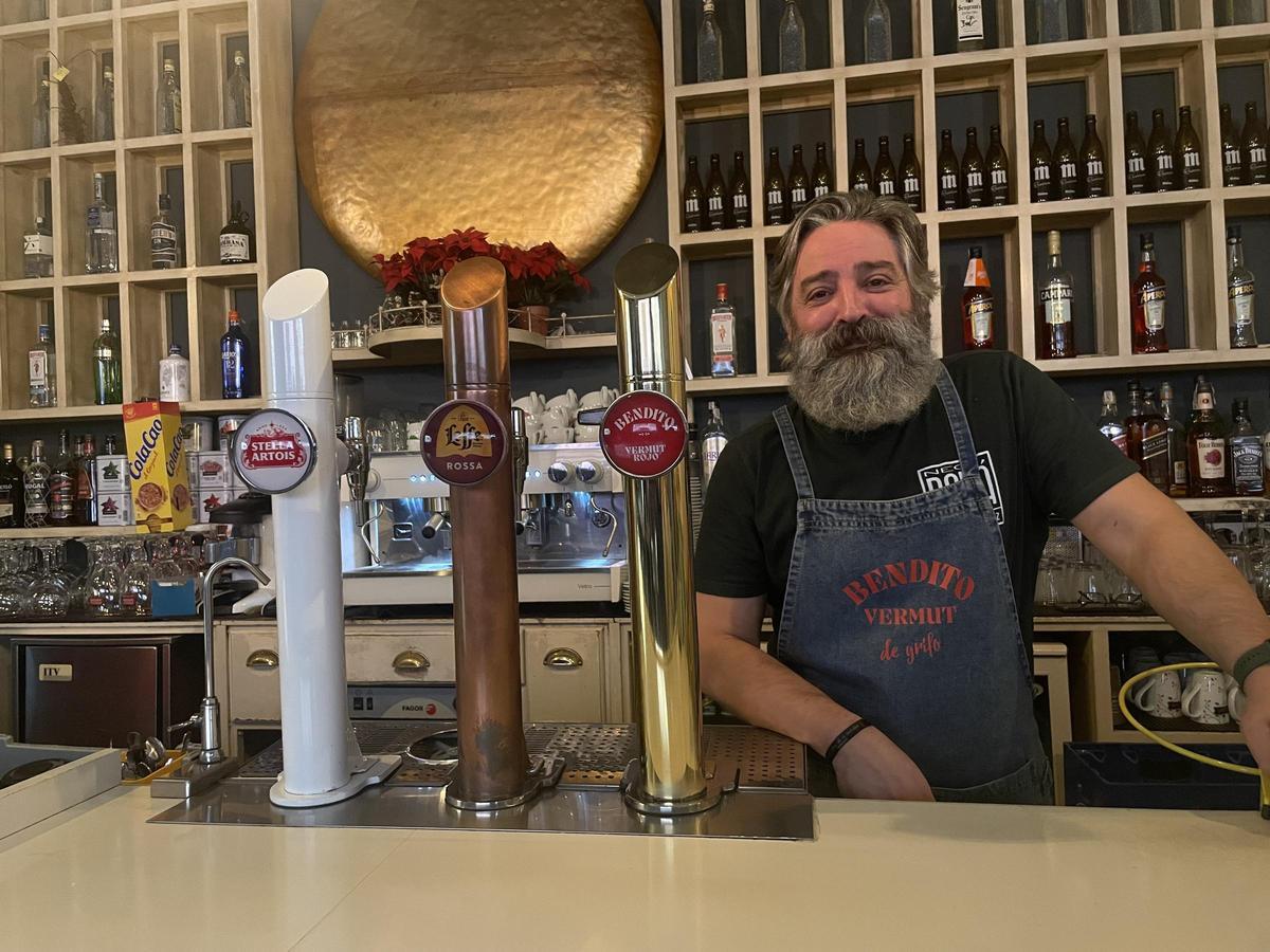 Pepe Gutiérrez propietario de la cafetería Neo Dadá