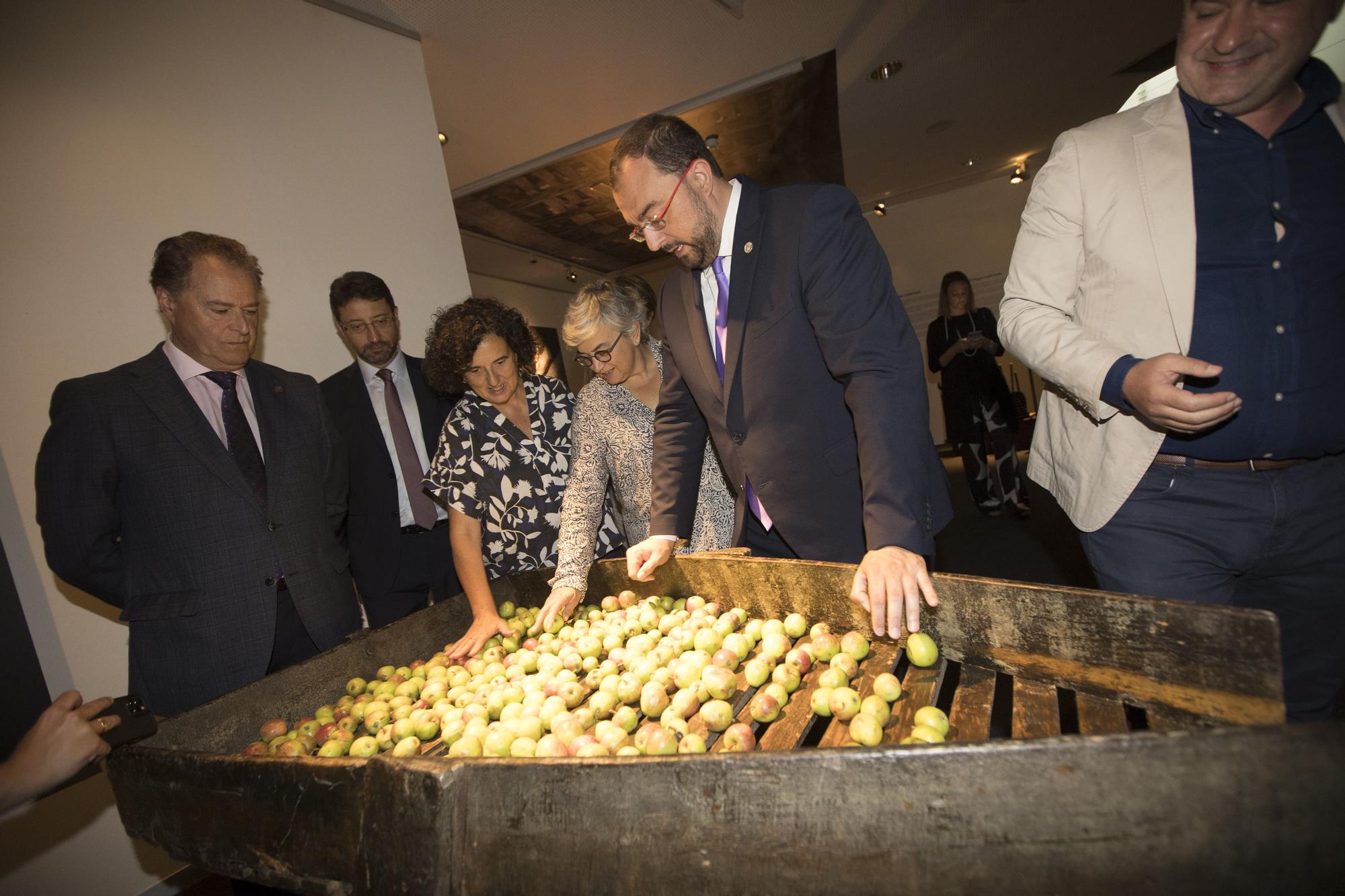 En imágenes: La visita de Adrián Barbón a la Feria de Muestras