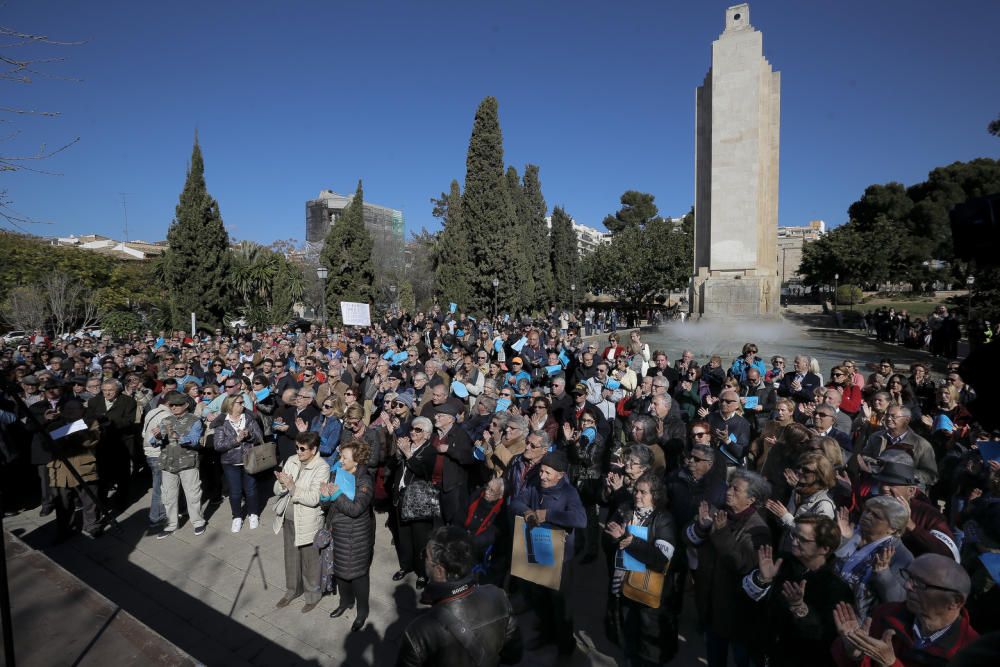 Más de 400 personas se concentran en defensa del monumento sa Feixina