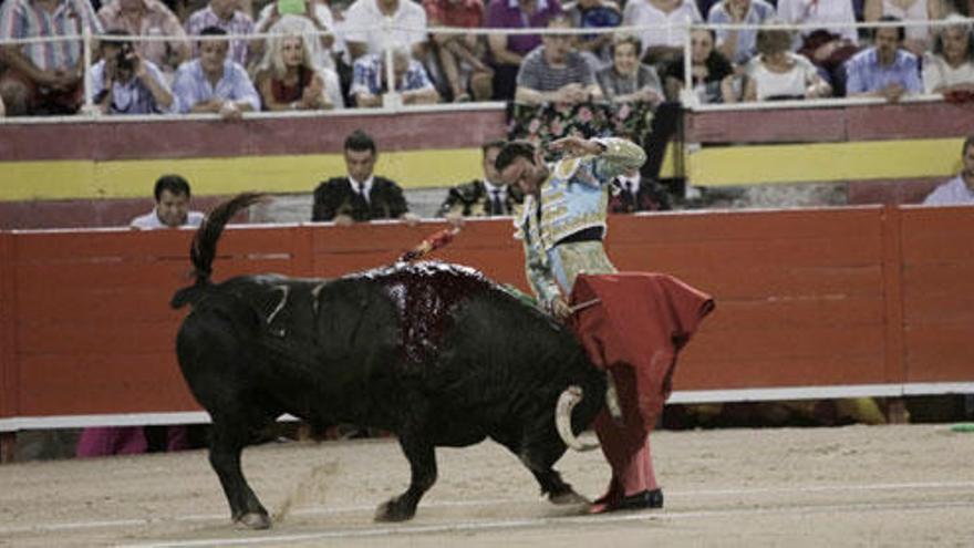 Baleares prohíbe la sangre en los toros