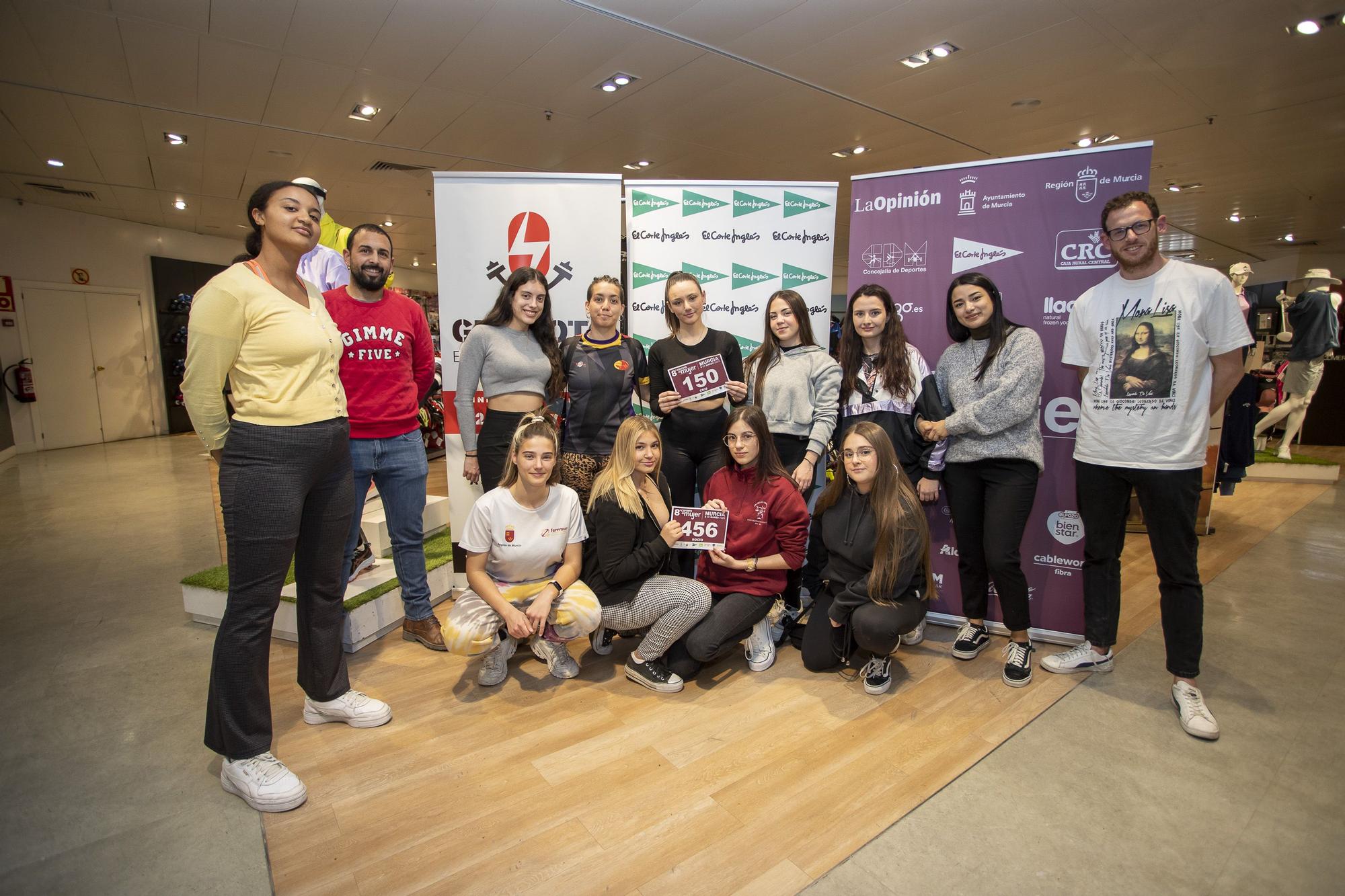 Entrega de dorsales de la Carrera de la Mujer (viernes por la tarde)