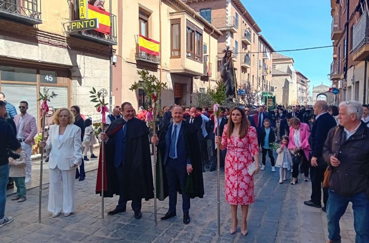 Abades del Santo Sepulcro y la Soledad abren paso a «La Borriquilla» | C. T.