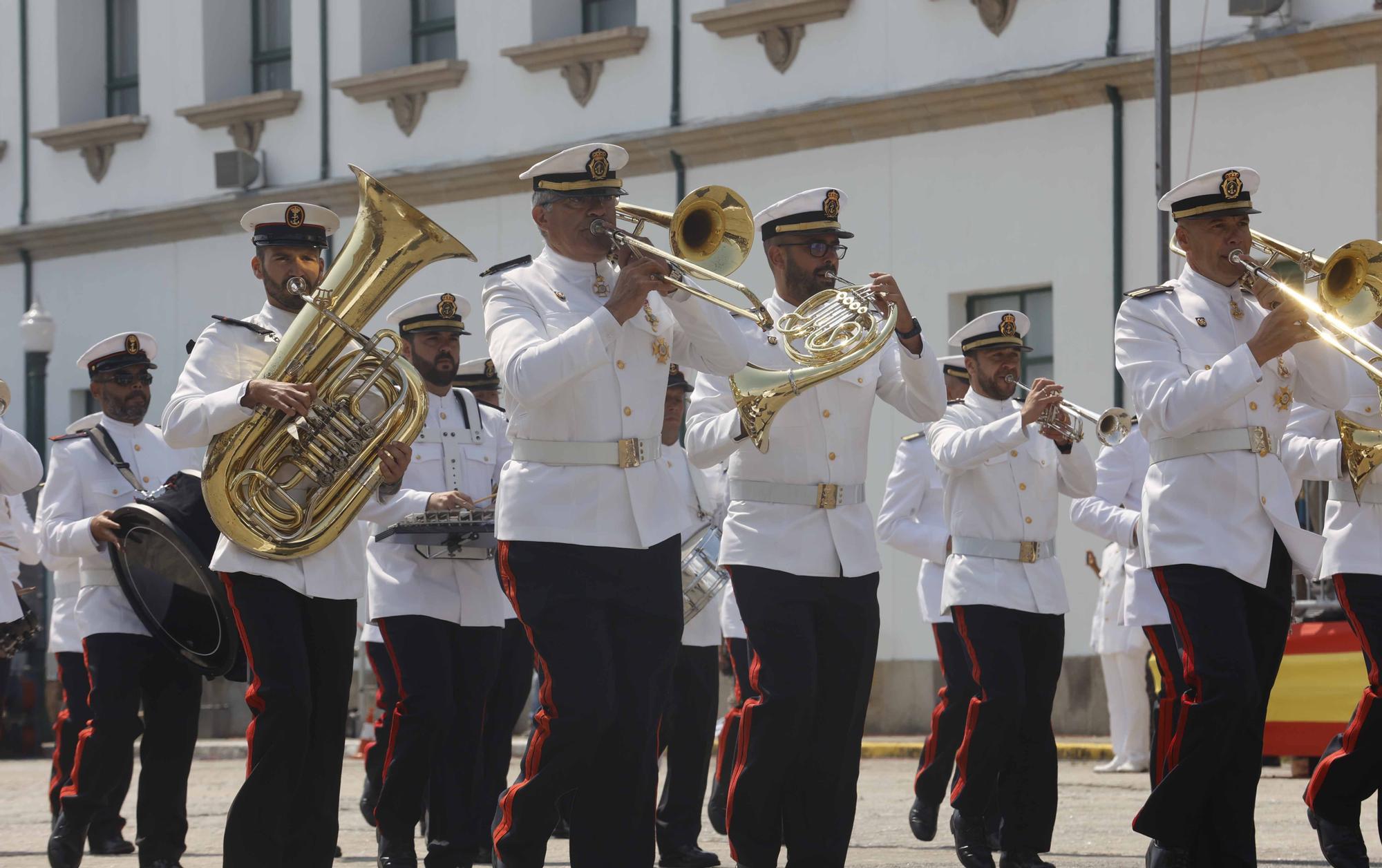 Jura de bandera y entrega de los Reales Despachos en la Escuela Naval de Marín