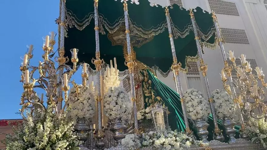 Nueva Esperanza abandona Mármoles y entra en el Puente de la Aurora I Martes  Santo de la Semana Santa de Málaga de 2026