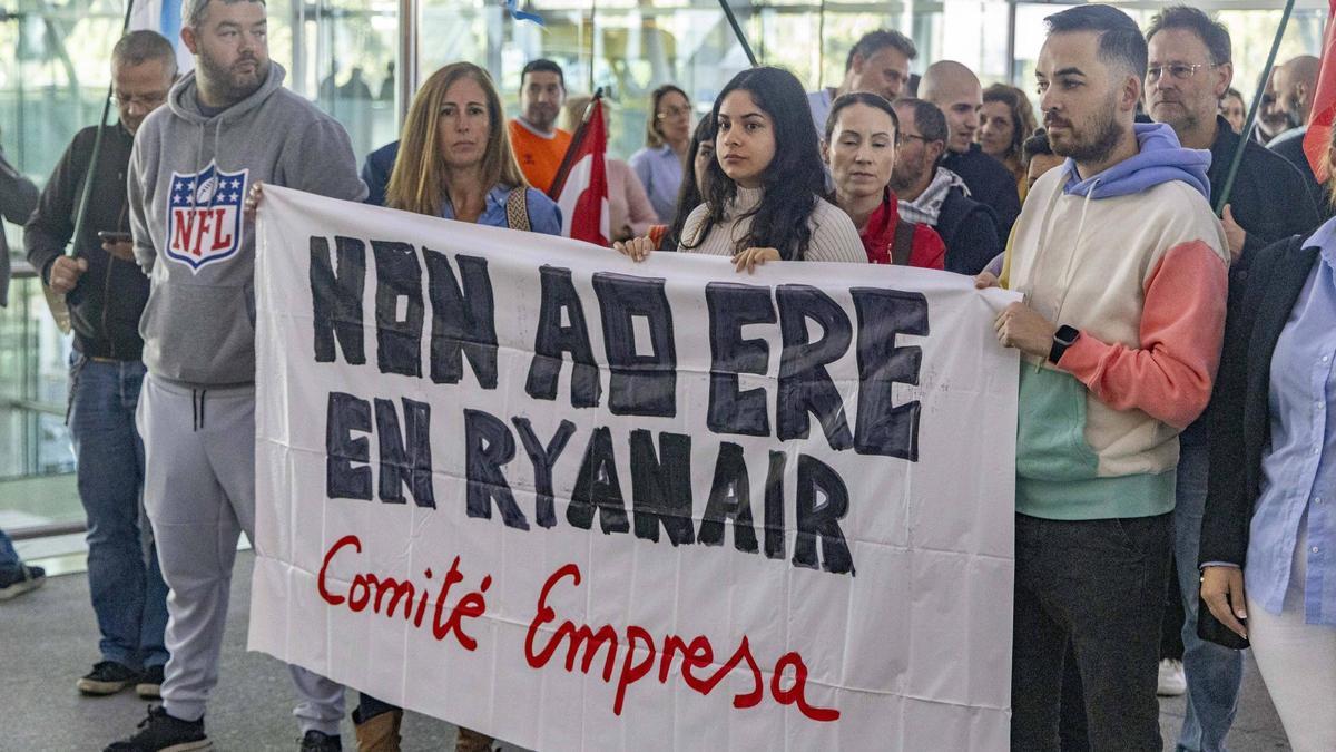 Manifestación contra los despidos de Ryanair.