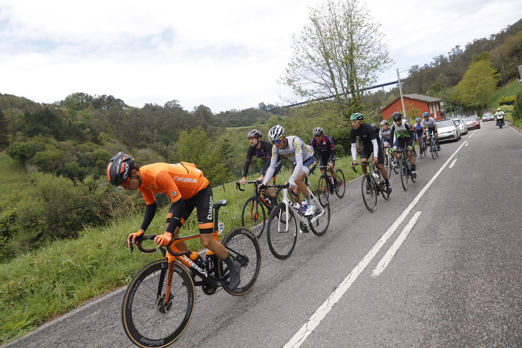 La segunda etapa de la Vuelta Ciclista a Asturias, en imágenes