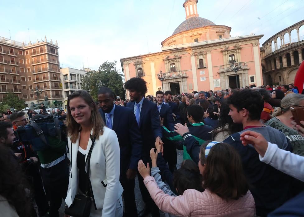 Celebración del triunfo en la Eurocup del Valencia Basket en València