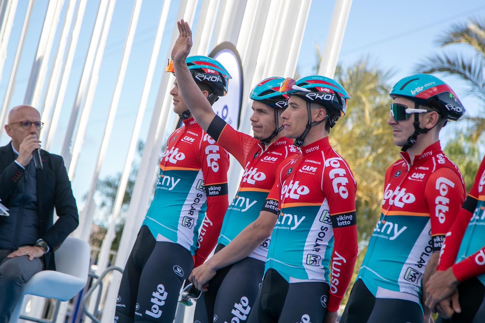 FOTOS: Así ha sido la salida de la Vuelta Ciclista a la Región de Murcia