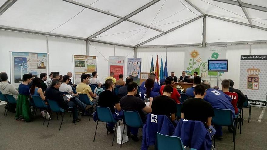 Asistentes a una de las ponencias de ayer jueves en Expoenergía.