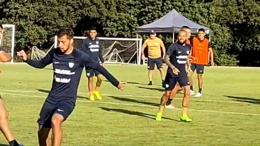El Pumas de Dani Alves entrena en el CAR de Sant Cugat para preparar el Gamper