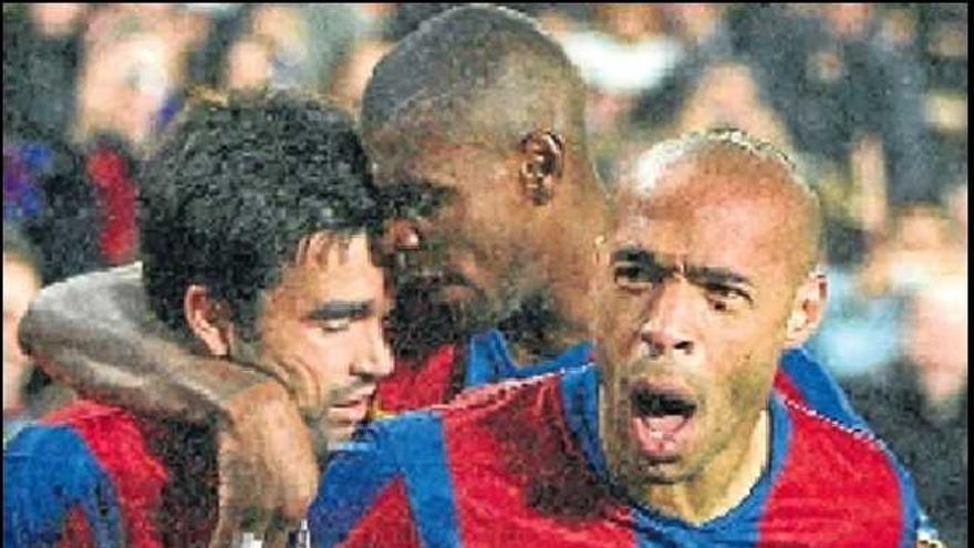 Henry celebra el gol que dio al Barça el pase a semifinales