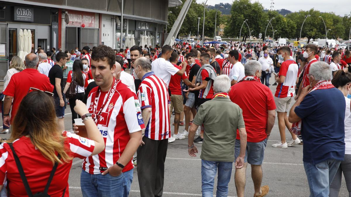 Galería de fotos: así volvió el público a El Molinón