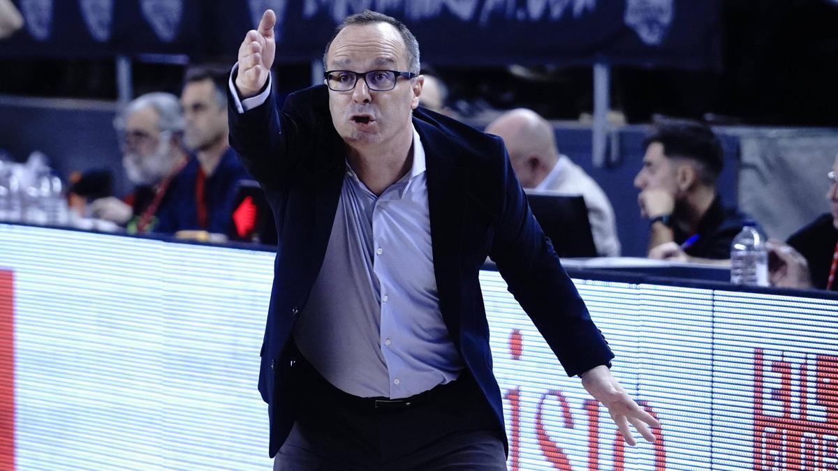 Diego Ocampo, donant ordres durant el partit contra el Girona