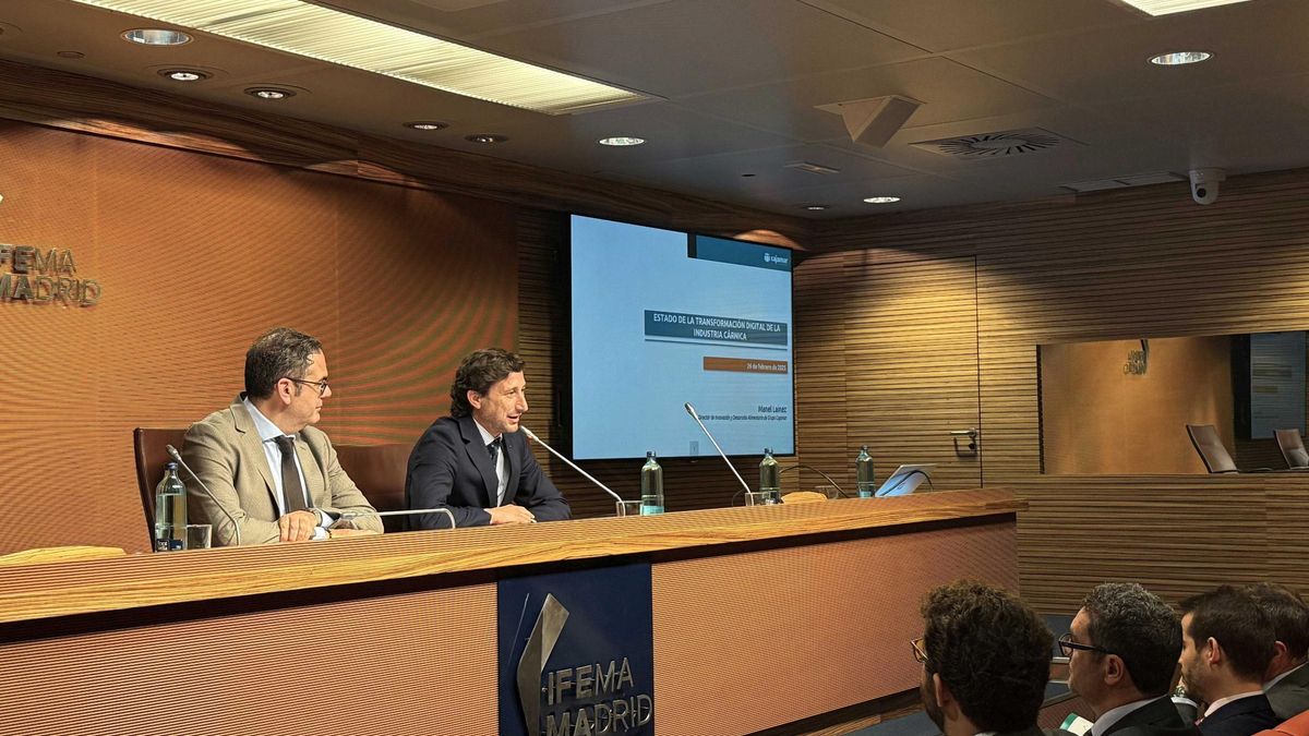 El director Comercial de Cajamar, Francisco Martínez, y el director general de ANICE, Giuseppe Aloisio