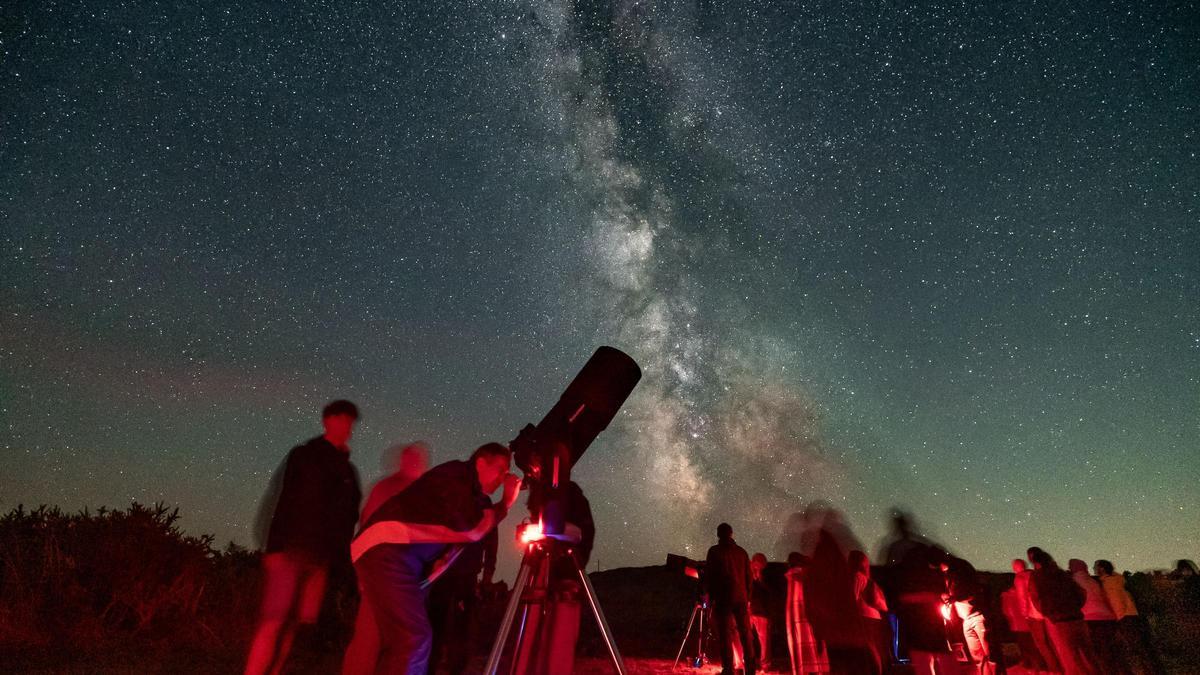 Observación nocturna realizada durante la VI edición de Allande Stars en Lago, Allande, el 22 de agosto.