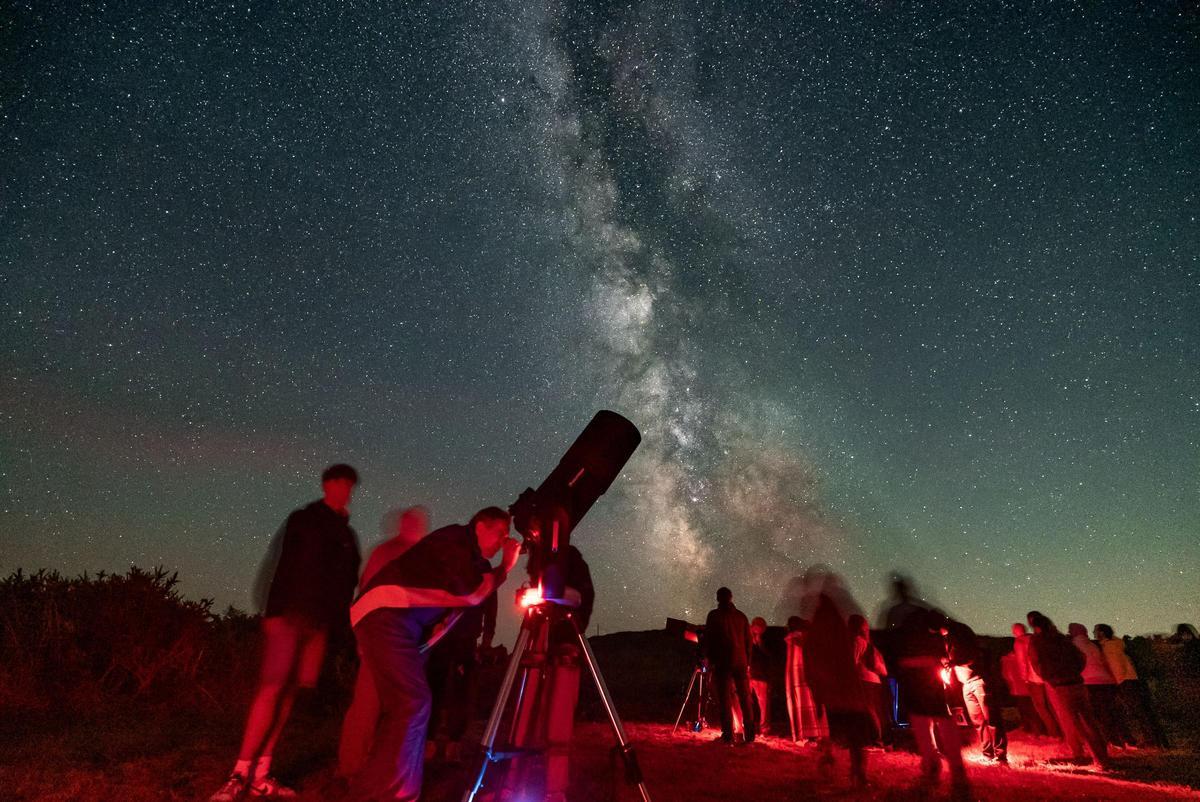 Observación nocturna realizada durante la VI edición de Allande Stars en Lago, Allande.