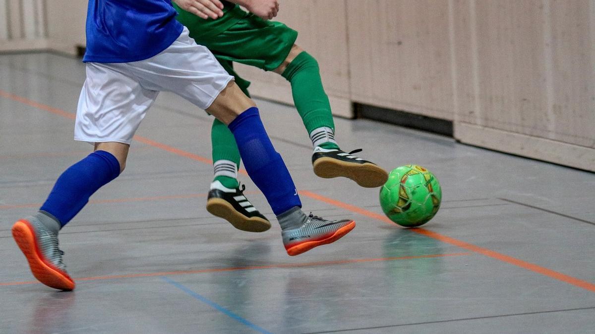 Dos jugadors de futbol sala