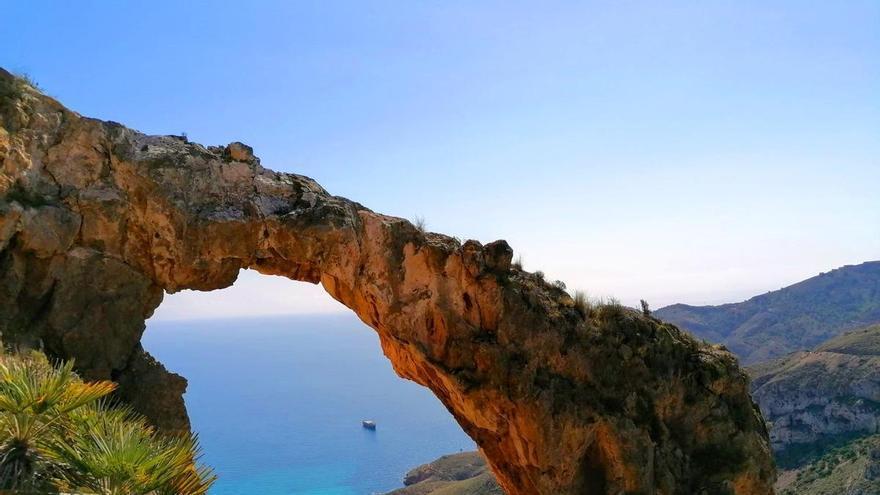 El arco escondido de Cabo Tiñoso: una ruta desde La Azohía hasta una de las formaciones más singulares de Cartagena