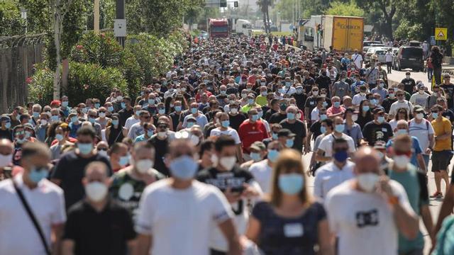 Protesta dels treballadors de Nissan, aquest matí, a la Ronda Litoral de Barcelona