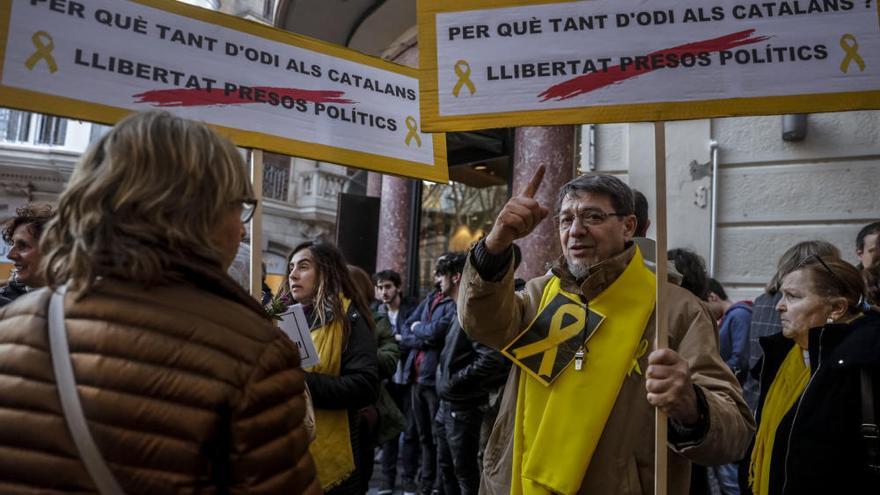 Demonstranten fordern auf Mallorca Freilassung von Puigdemont