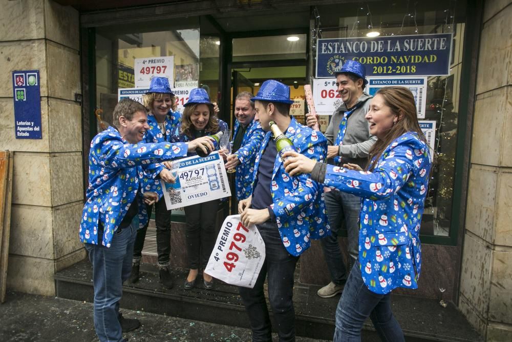 Celebración en el "Estanco de la Suerte" de Oviedo