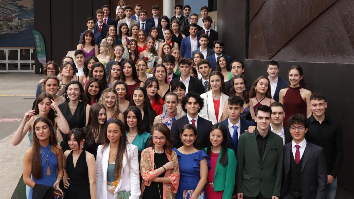 Graduación del IES Jovellanos en el recinto ferial.