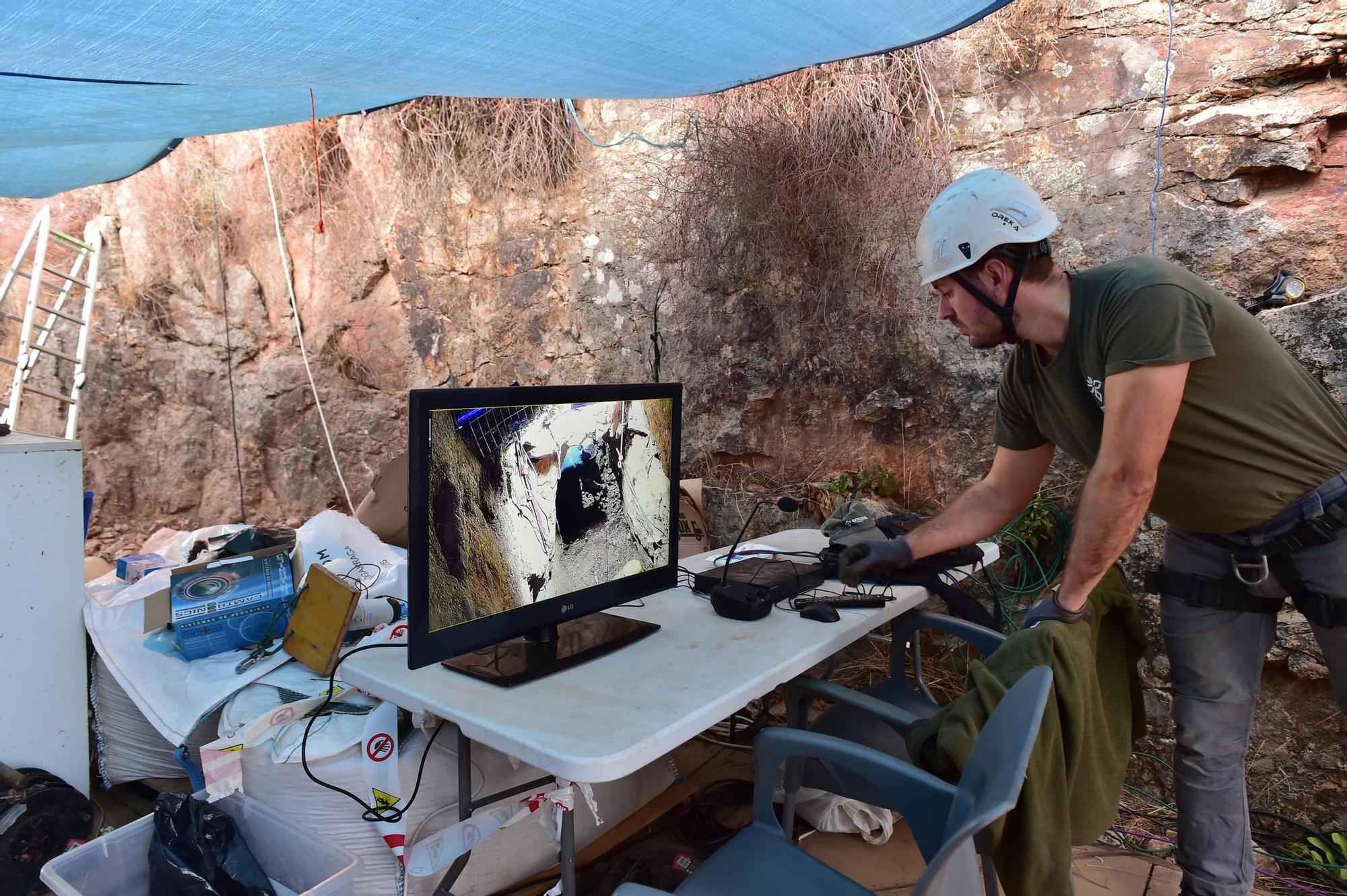 Fotogalería | Así se desarrollan los trabajos de exhumación en la mina La Paloma de Zarza la Mayor