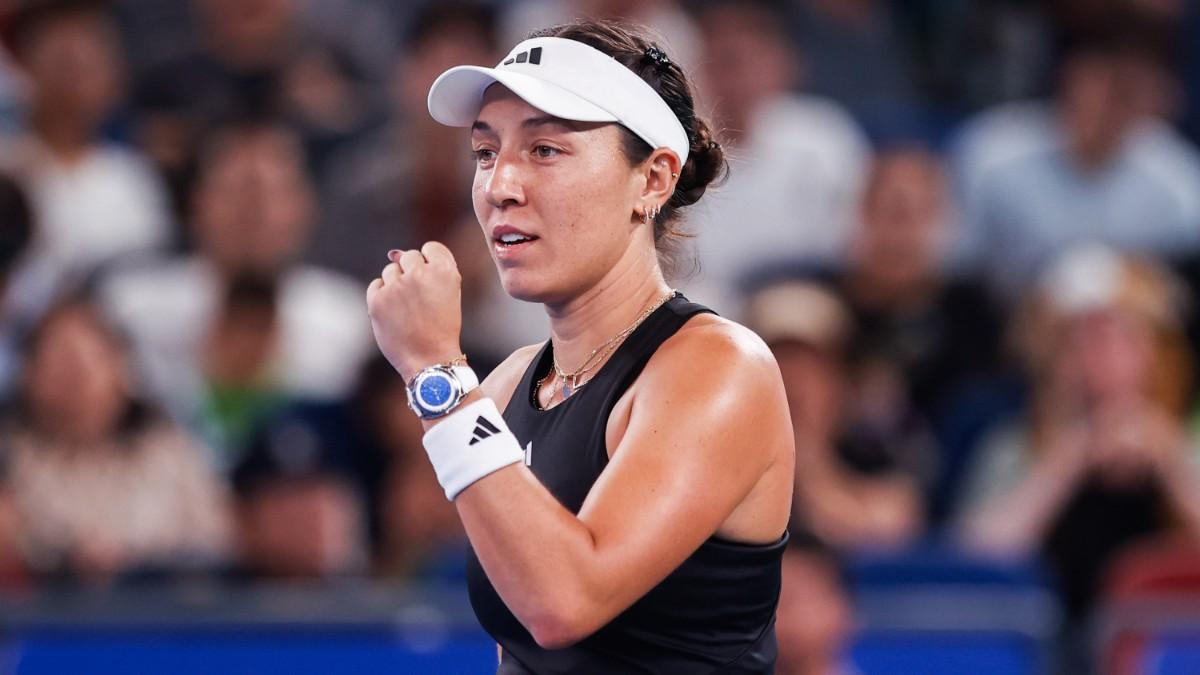 Pegula celebra un punto