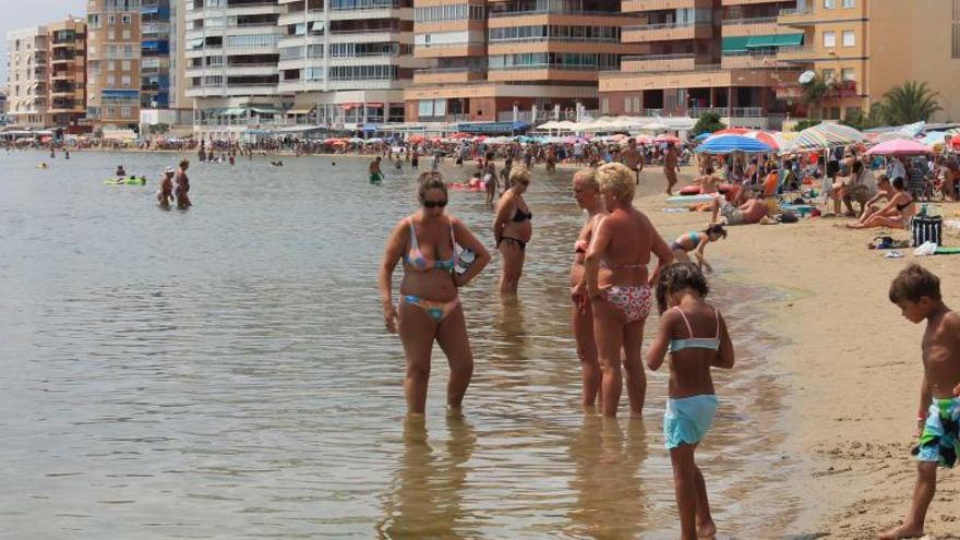 Muere un hombre de 78 años en la playa del Acequión de Torrevieja