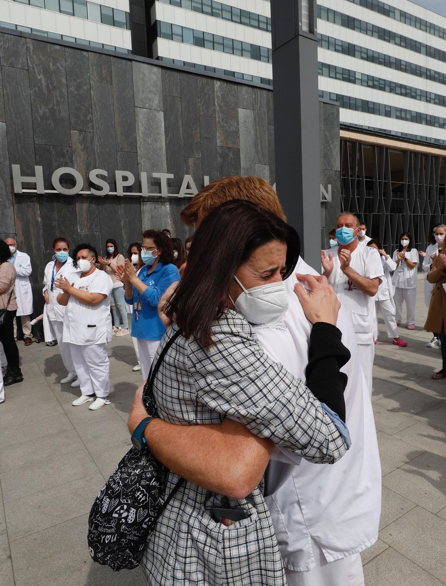 Homenaje de los sanitarios del HUCA a la compañera fallecida por covid