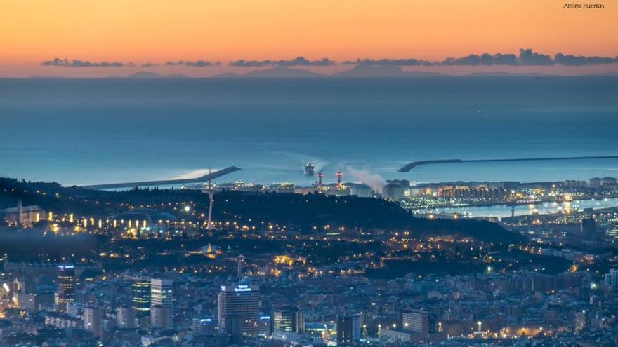 Captan una imagen excepcional de Mallorca desde Barcelona