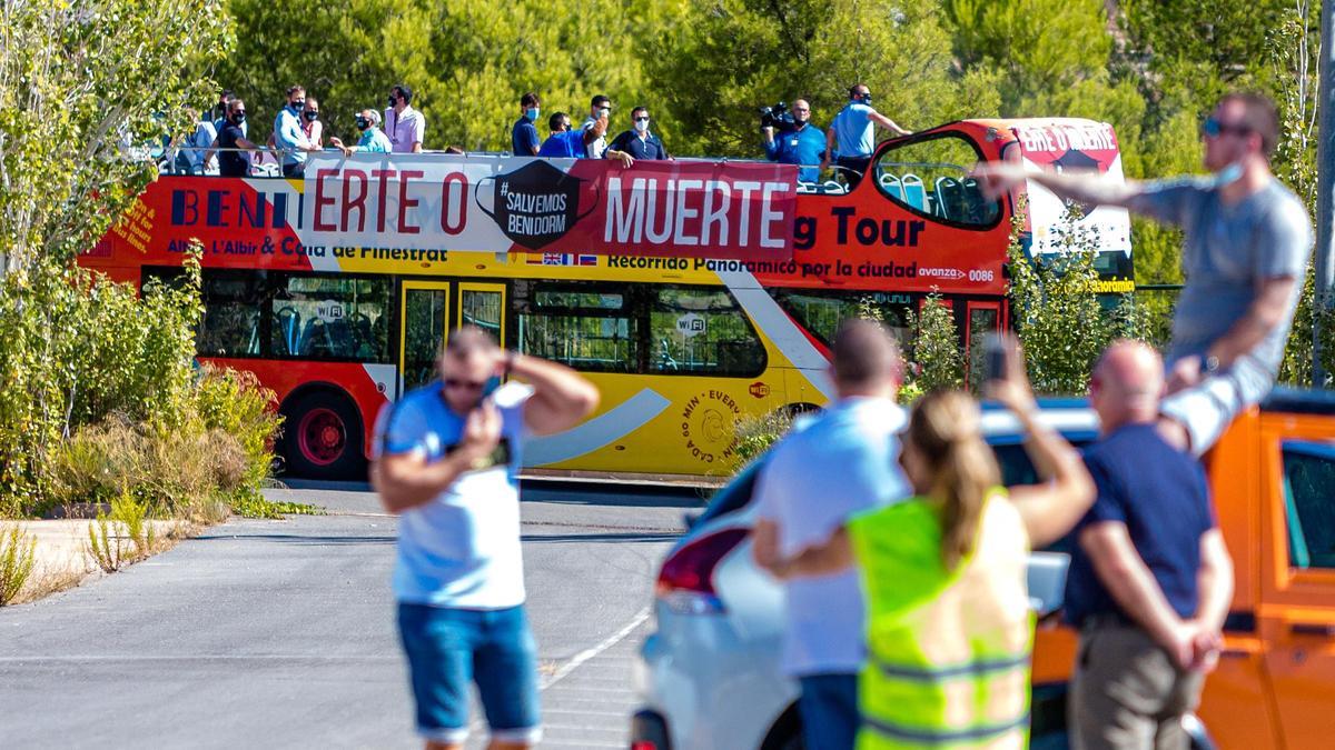 El sector turístico de Benidorm clama soluciones a la crisis: "Erte o Muerte"