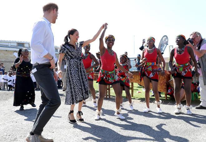 Meghan Markle y el príncipe Harry bailan la ONG Justice Desk