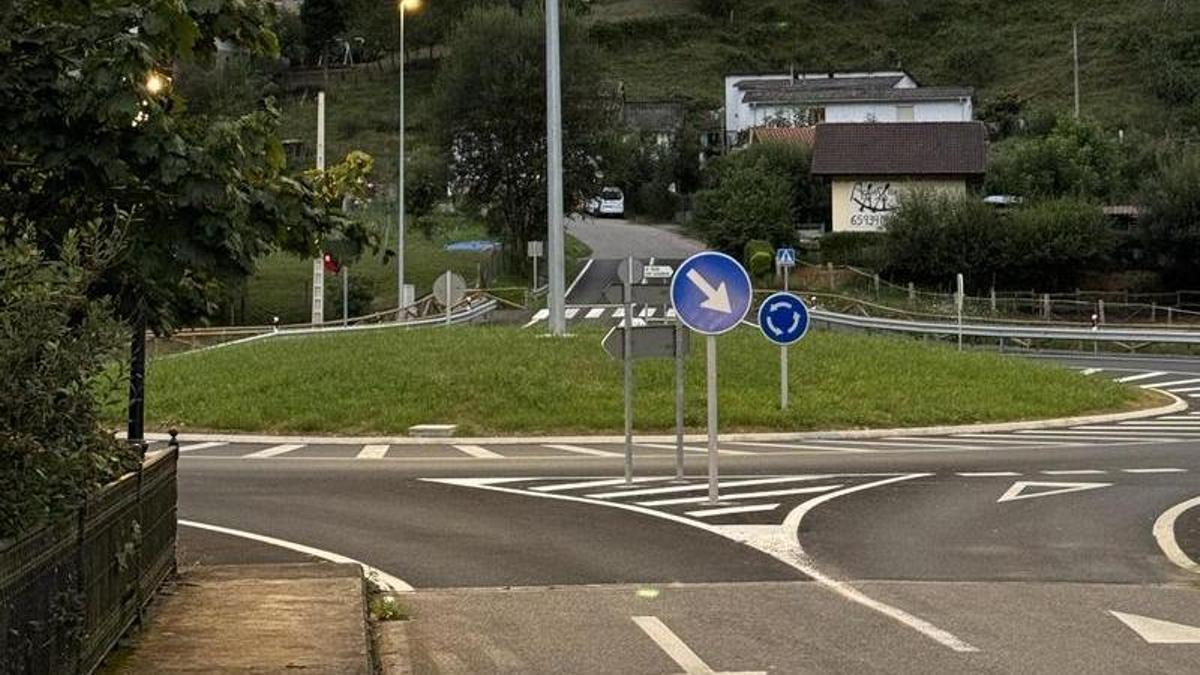 La rotonda de la Vega los Caseros (Parres).