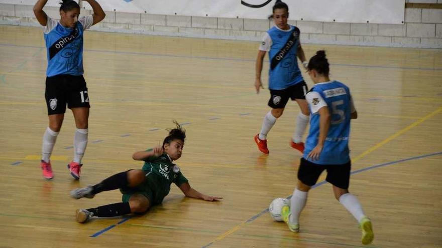 Una acción de un partido anterior del Opirata Moaña de Fútbol Sala. // Gonzalo Núñez