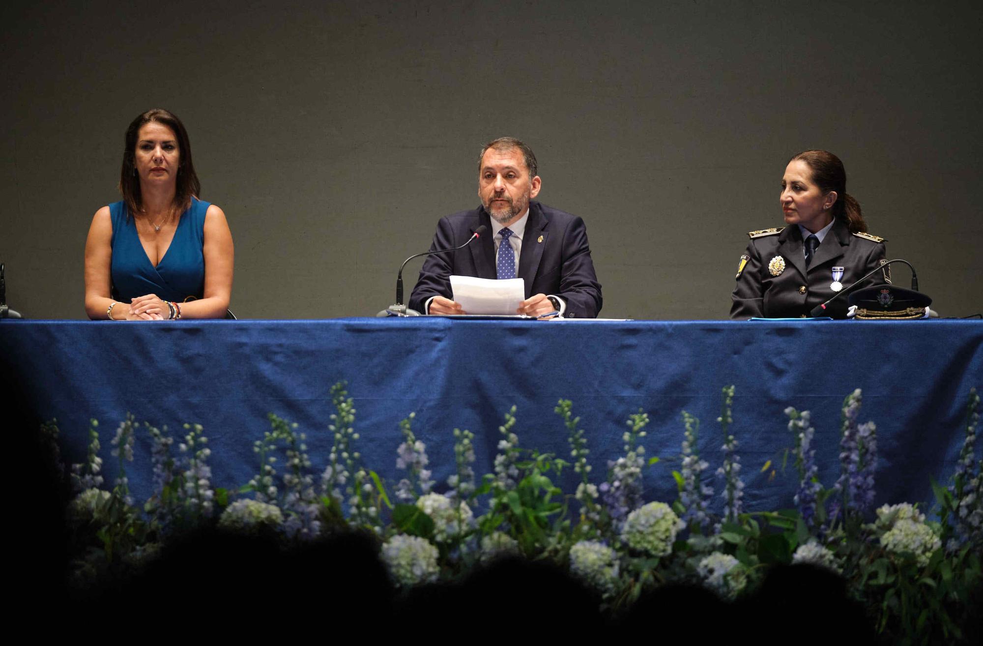 Día de la Policía, con homenajes a agentes y vecinos de Santa Cruz