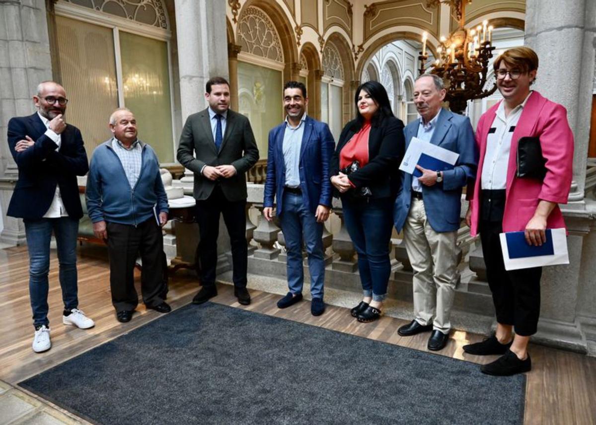 Alcaldes del Pacto de Pedre, en la Diputación. |  // R. VÁZQUEZ