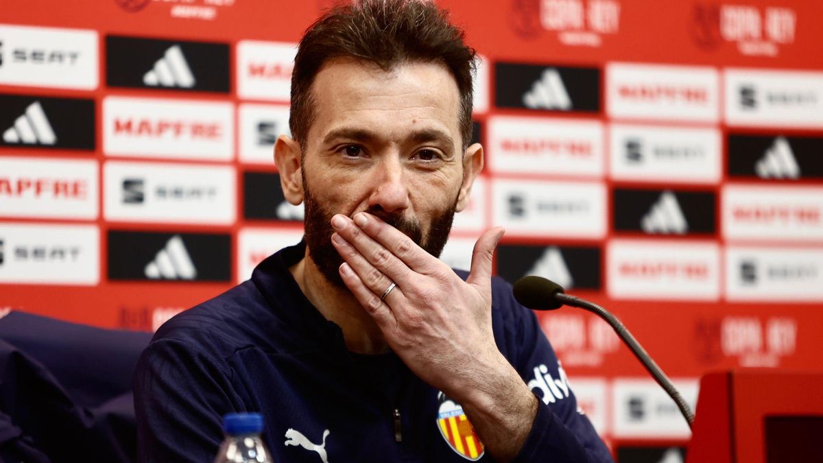 Carlos Corberán en sala de prensa