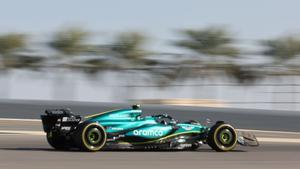 Sakhir (Bahrain), 29/02/2024.- Spanish driver Fernando Alonso of Aston Martin in action during a practice session for the Formula One Bahrain Grand Prix, at the Bahrain International Circuit in Sakhir, Bahrain, 29 February 2024. The 2024 Formula 1 Bahrain Grand Prix is held on 02 March. (Frmula Uno, Bahrein) EFE/EPA/ALI HAIDER